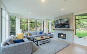 Luxury Hudson'S Bay Theme | Mtn Views | Ac | Bbq